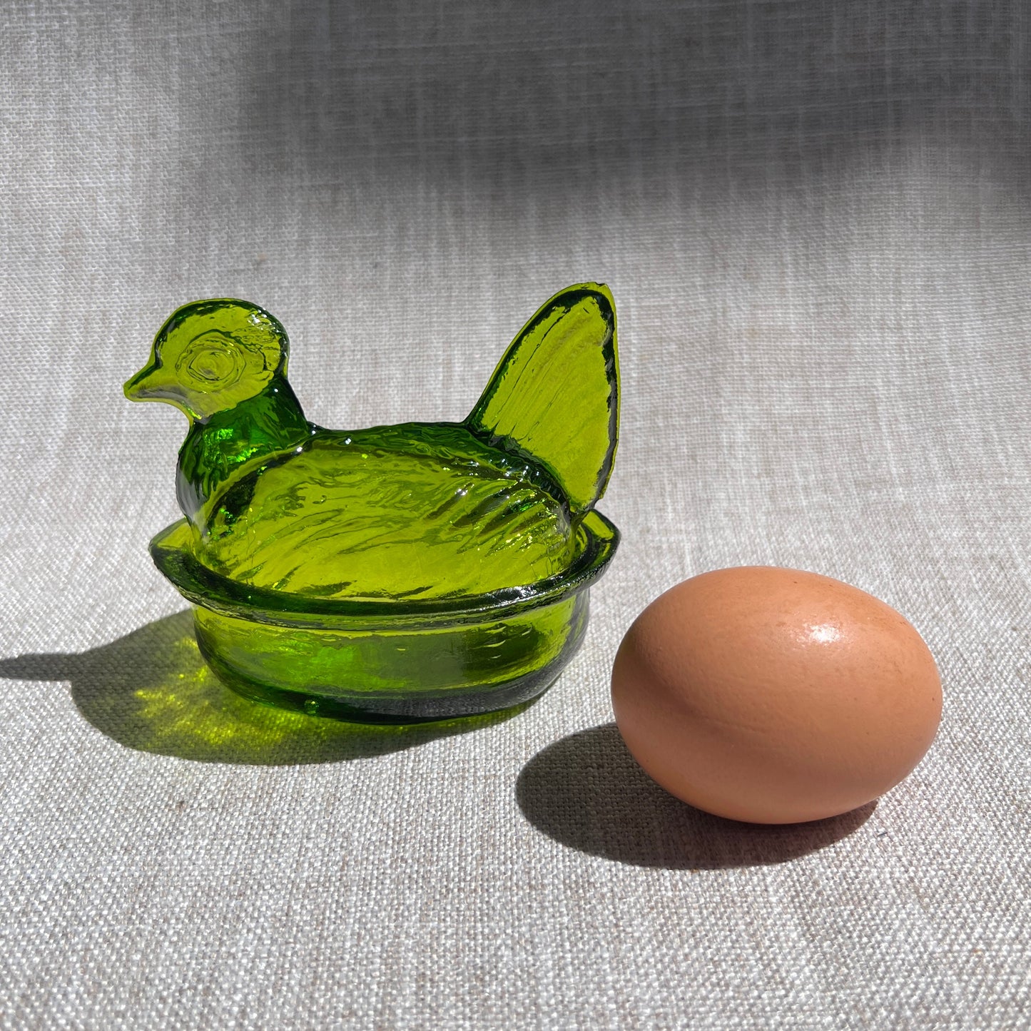 Nesting Hen Bowl & Lid - GREEN APPLE | Hand Blown Glass - Colombia