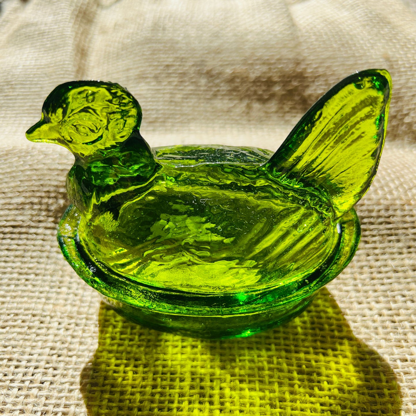 Nesting Hen Bowl & Lid - GREEN APPLE | Hand Blown Glass - Colombia